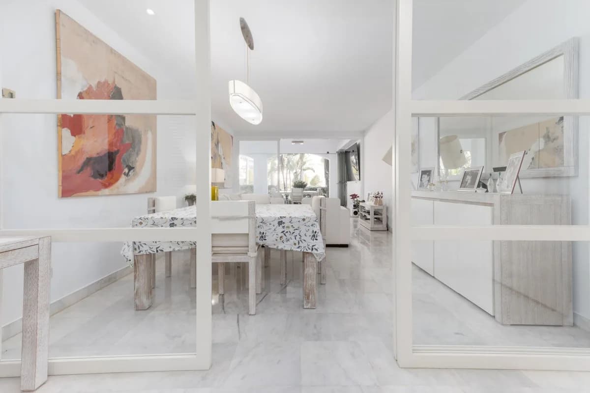 5 Bedroom Ground Floor Apartment for Sale in San Pedro de Alcántara, Málaga - Image 6