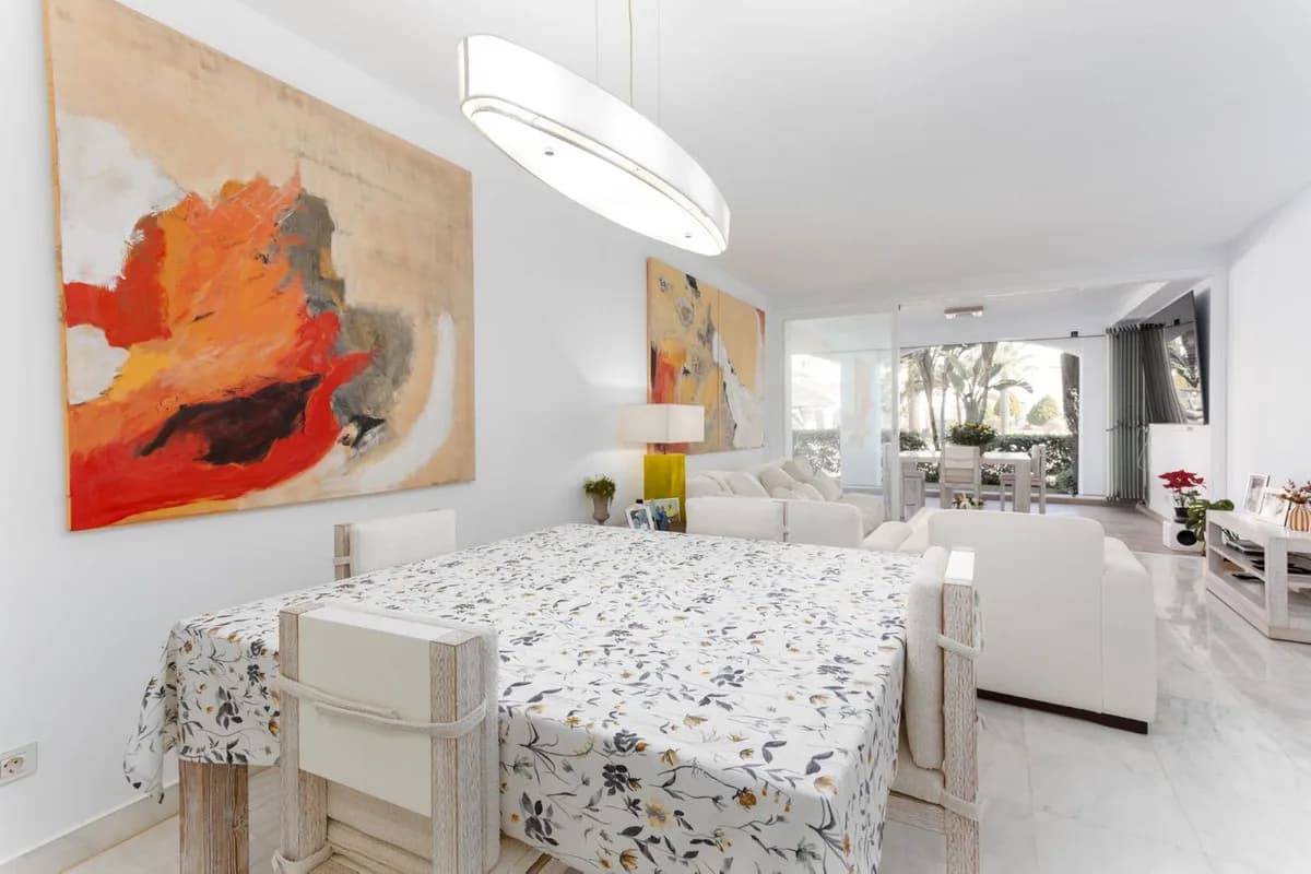 5 Bedroom Ground Floor Apartment for Sale in San Pedro de Alcántara, Málaga - Image 8