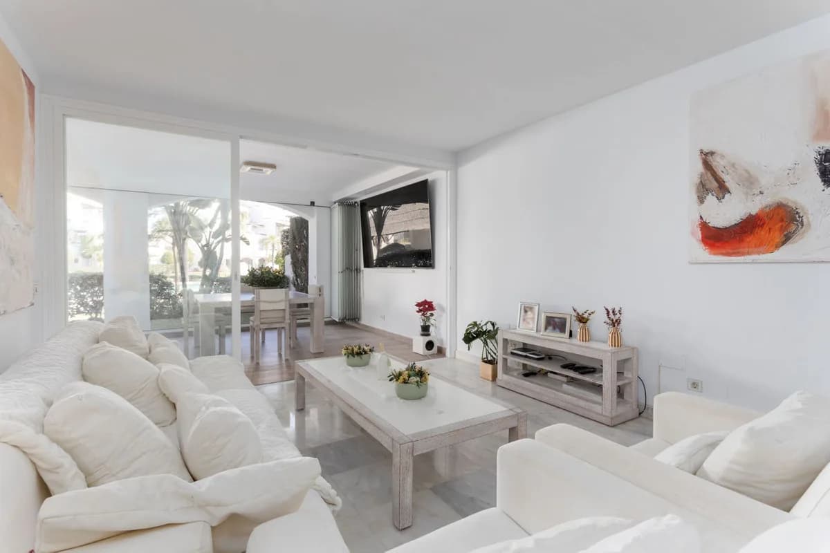 5 Bedroom Ground Floor Apartment for Sale in San Pedro de Alcántara, Málaga - Image 9