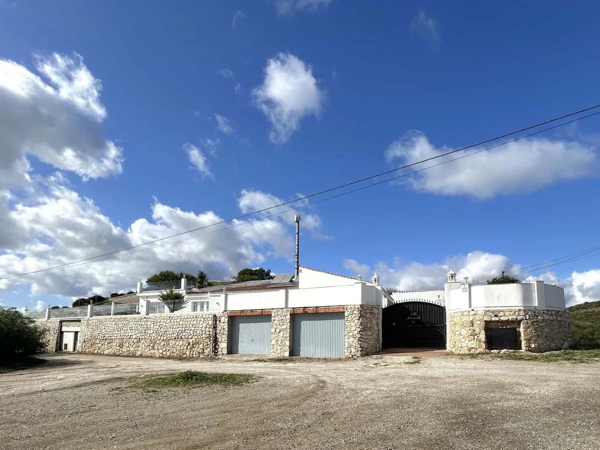 7 Bedroom Detached Villa for Sale in Mijas Costa, Málaga - Image 8