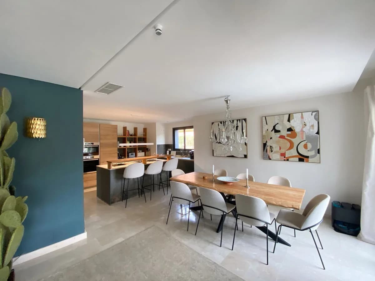 4 Bedroom Detached Villa for Sale in Elviria, Málaga - Image 6