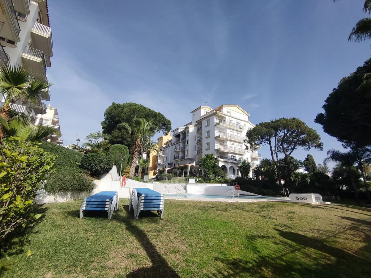 2 Bedroom Ground Floor Apartment for Sale in Puerto Banús, Málaga - Image 2