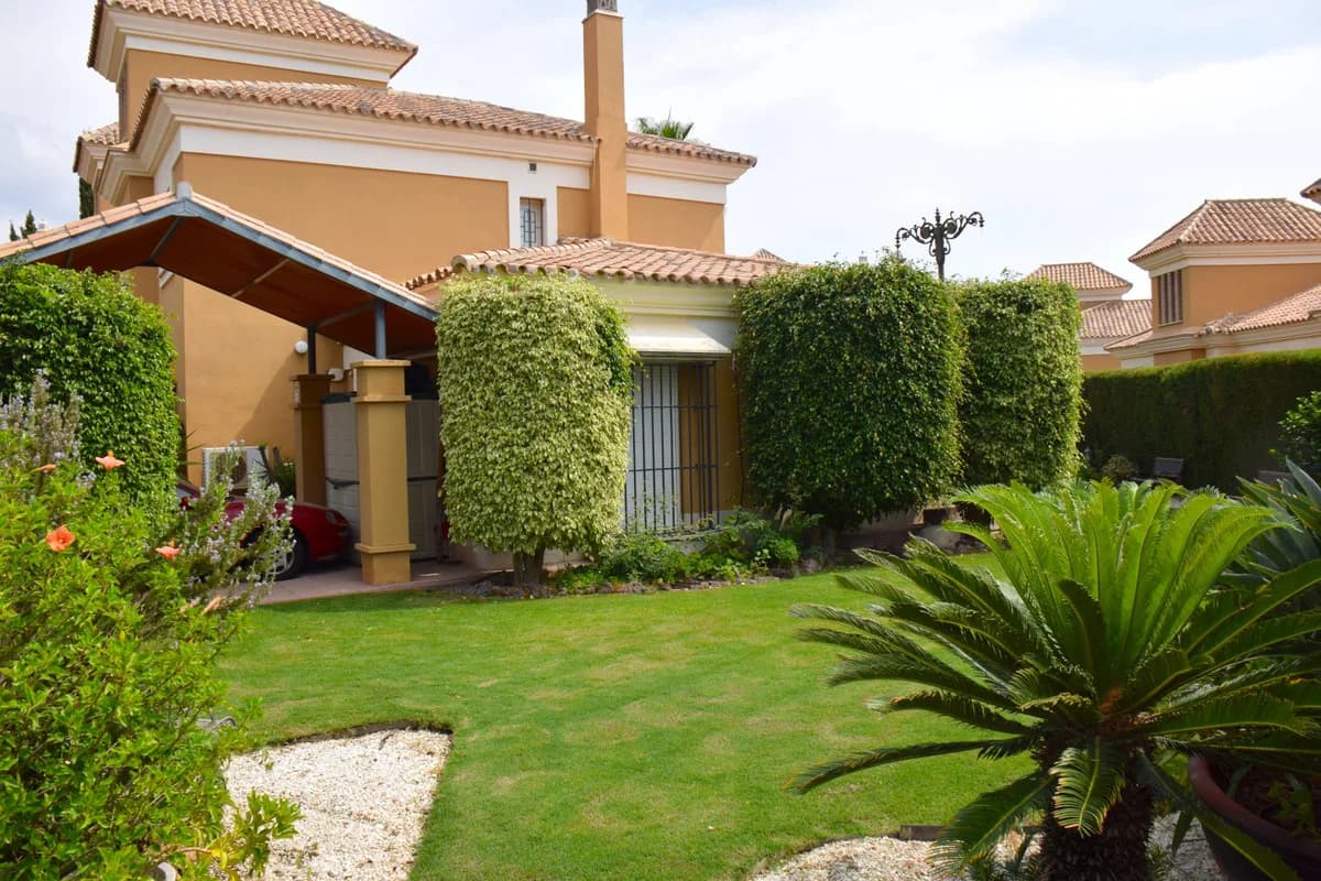 5 Bedroom Semi-Detached House for Sale in Santa Clara, Málaga - Image 3