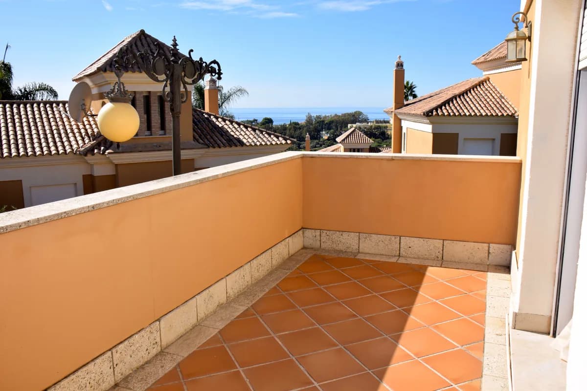 5 Bedroom Semi-Detached House for Sale in Santa Clara, Málaga - Image 5