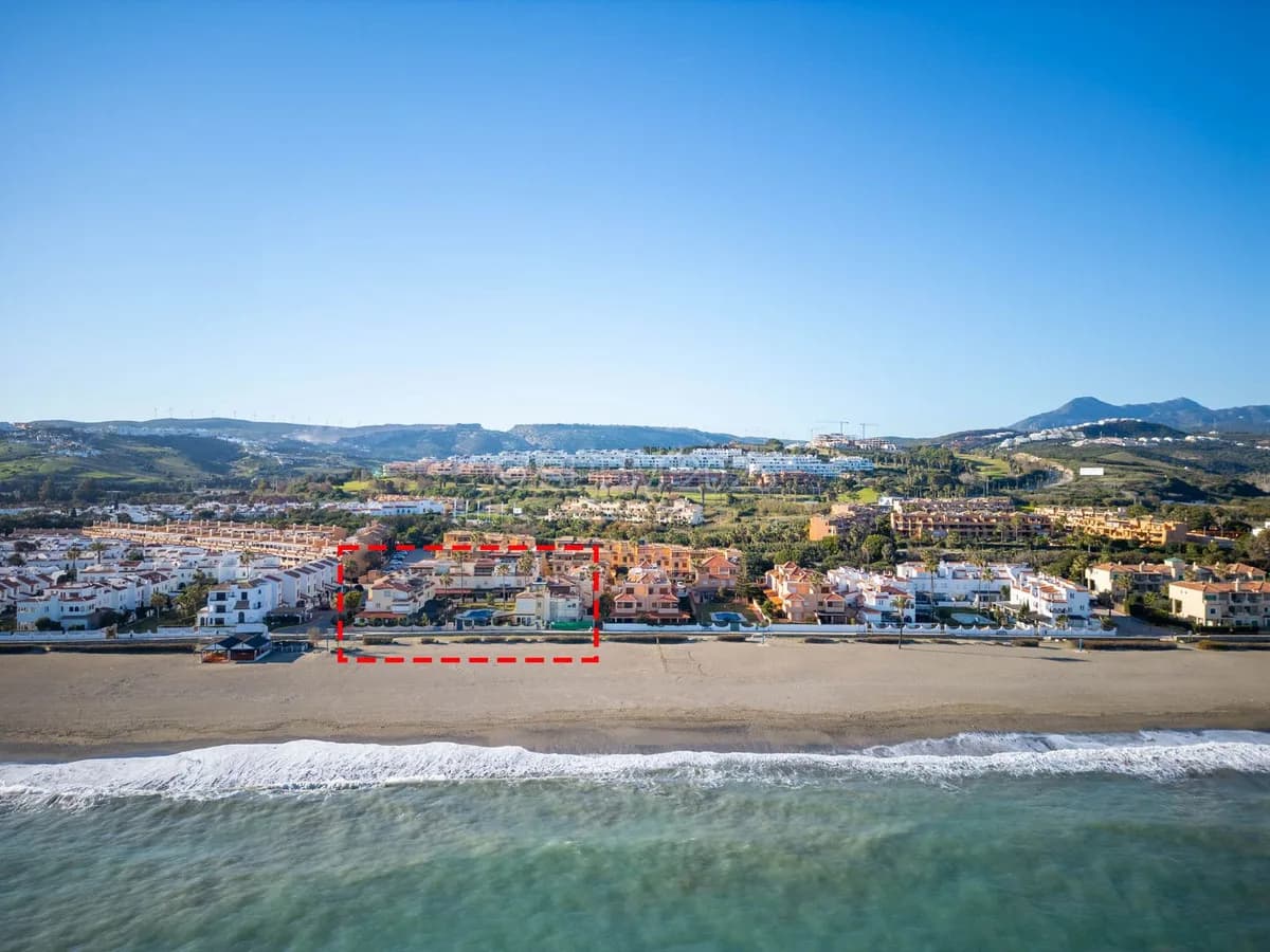 4 Bedroom Semi-Detached House for Sale in Casares Playa, Málaga