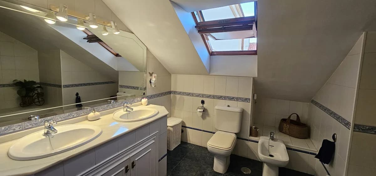 5 Bedroom Duplex for Sale in Fuengirola, Málaga - Image 4
