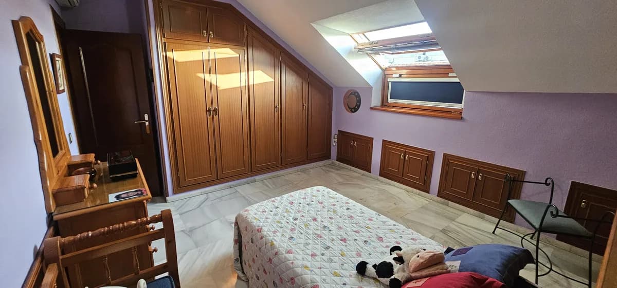 5 Bedroom Duplex for Sale in Fuengirola, Málaga - Image 5