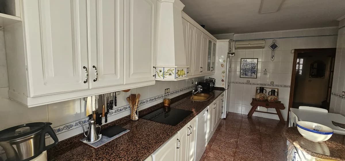 5 Bedroom Duplex for Sale in Fuengirola, Málaga - Image 9