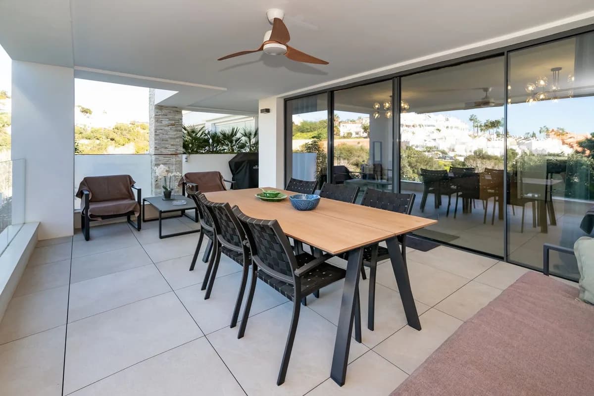 4 Bedroom Middle Floor Apartment for Sale in Cabopino, Málaga - Image 6