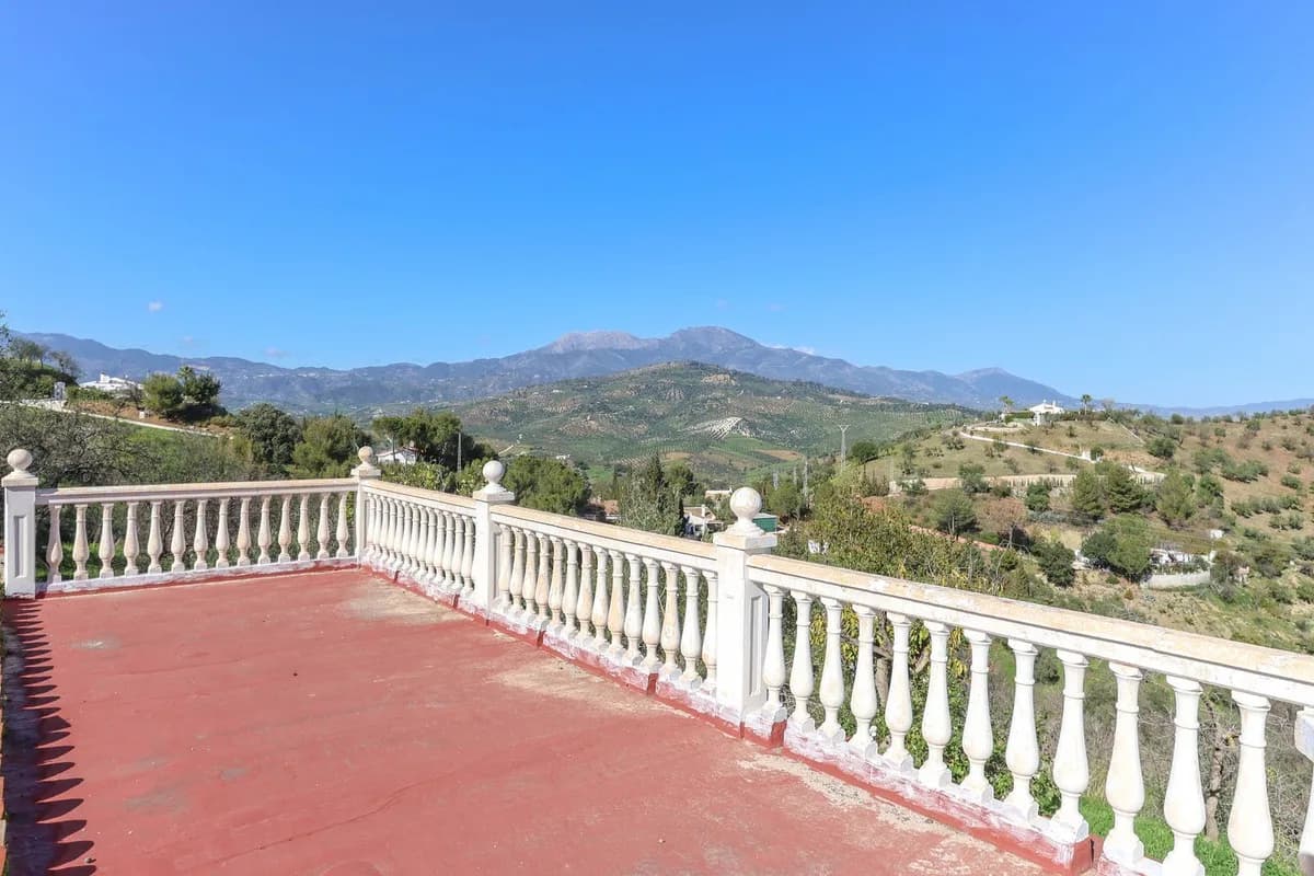 2 Bedroom Finca - Cortijo for Sale in Guaro, Málaga - Image 2