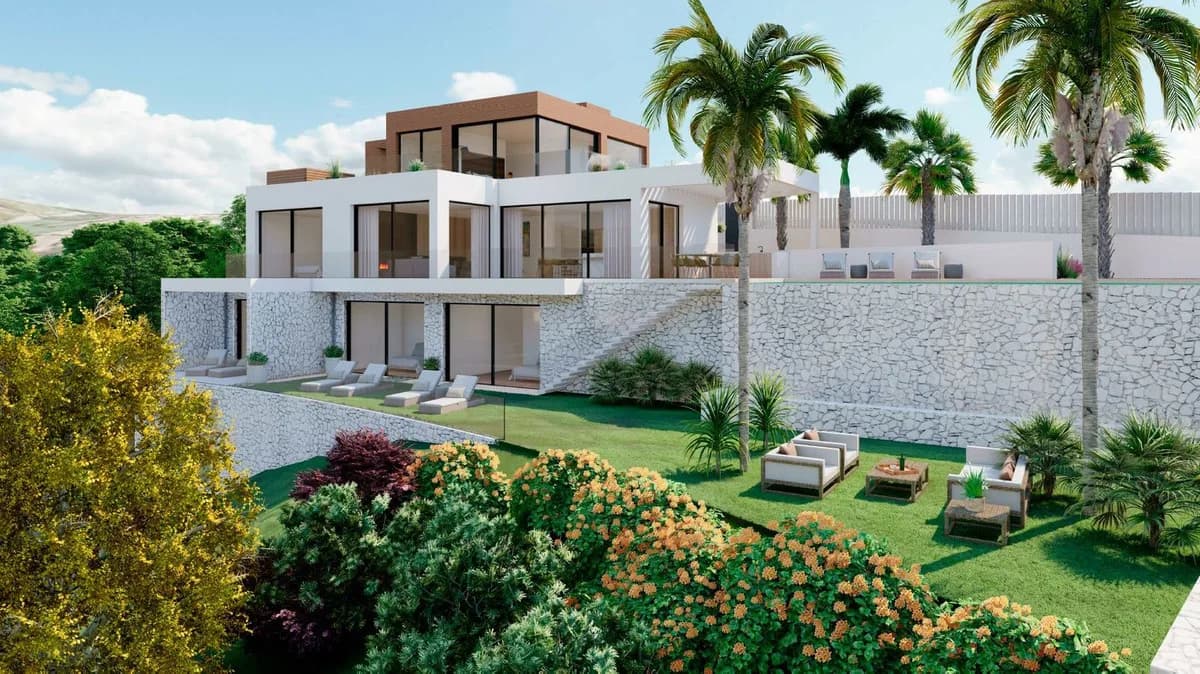 5 Bedroom Detached Villa for Sale in Artola, Málaga