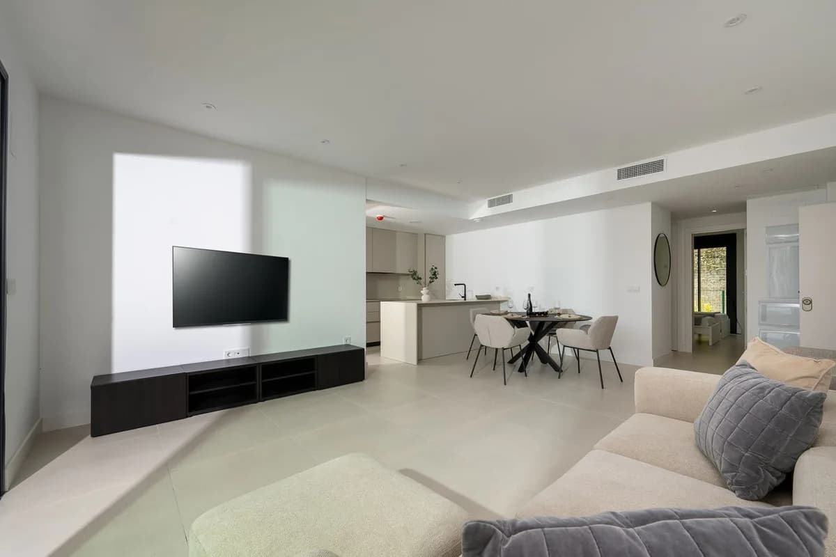 3 Bedroom Ground Floor Apartment for Sale in Fuengirola, Málaga - Image 3