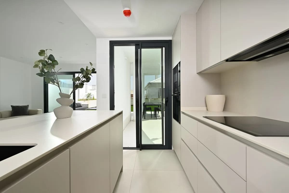 3 Bedroom Ground Floor Apartment for Sale in Fuengirola, Málaga - Image 7