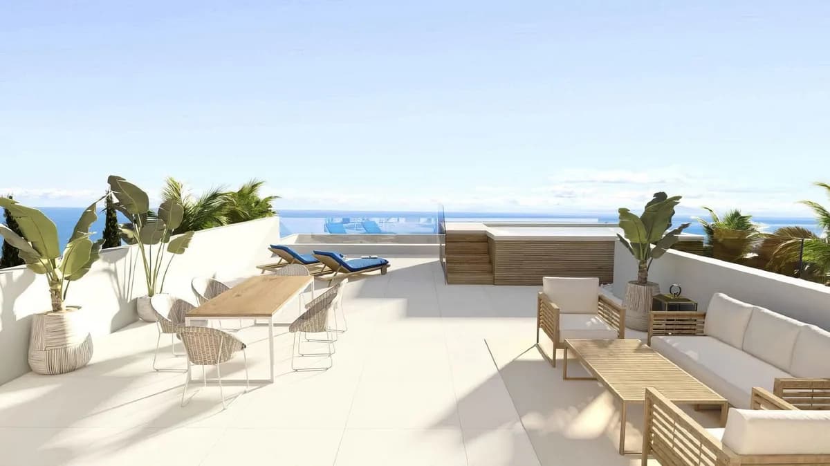 5 Bedroom Detached Villa for Sale in Sotogrande, Cádiz - Image 2