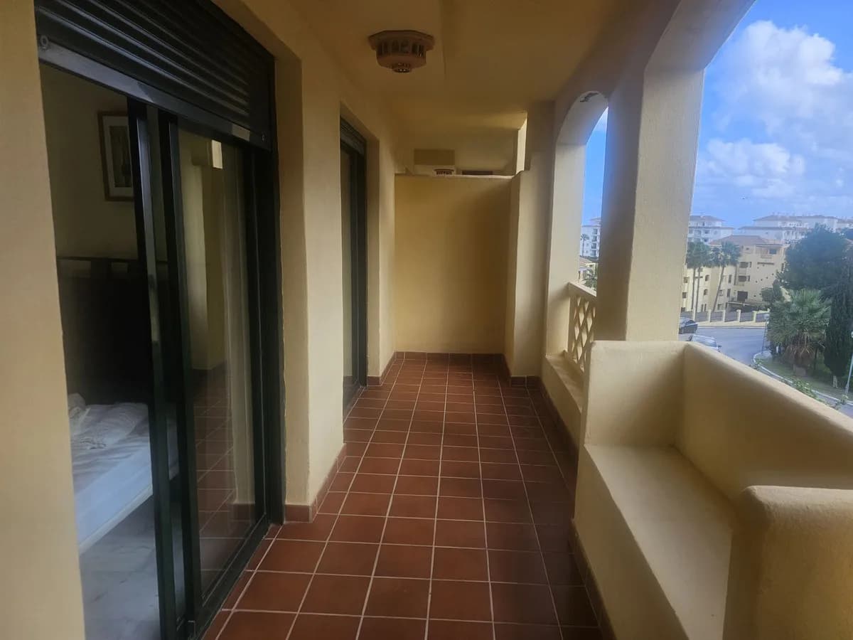 3 Bedroom Middle Floor Apartment for Sale in Riviera del Sol, Málaga - Image 6