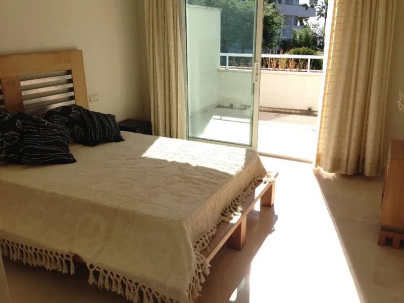 3 Bedroom Semi-Detached House for Sale in Estepona, Málaga - Image 4