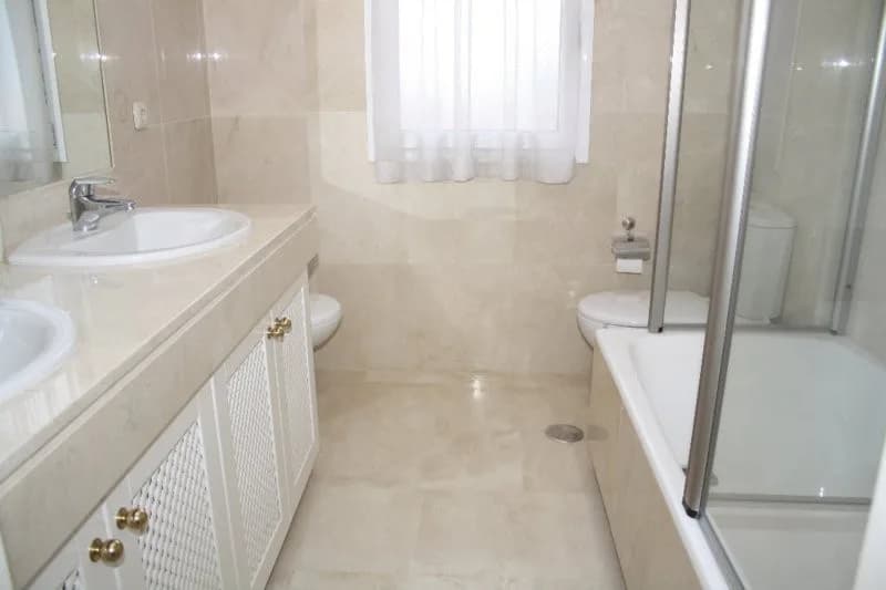 3 Bedroom Semi-Detached House for Sale in Estepona, Málaga - Image 6