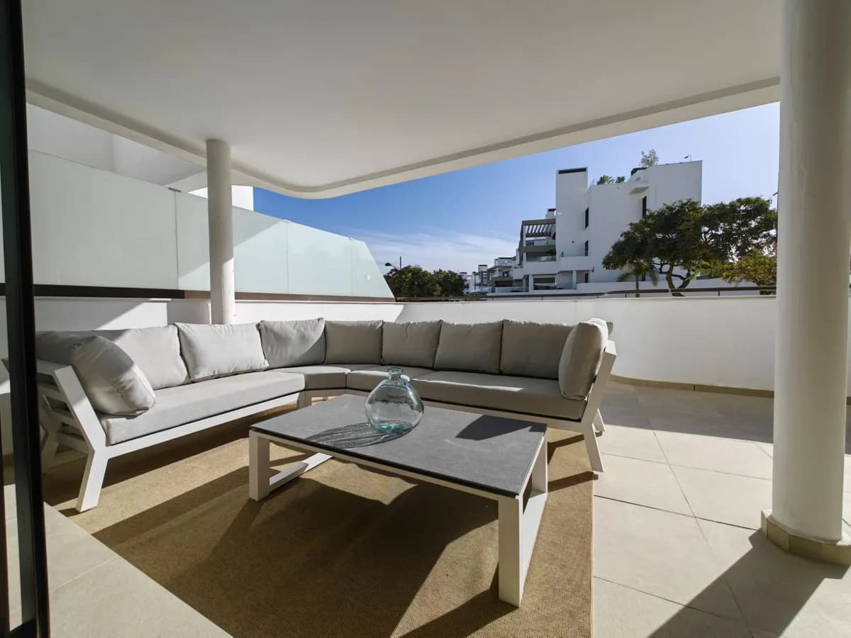 4 Bedroom Ground Floor Apartment for Sale in Estepona, Málaga - Image 2
