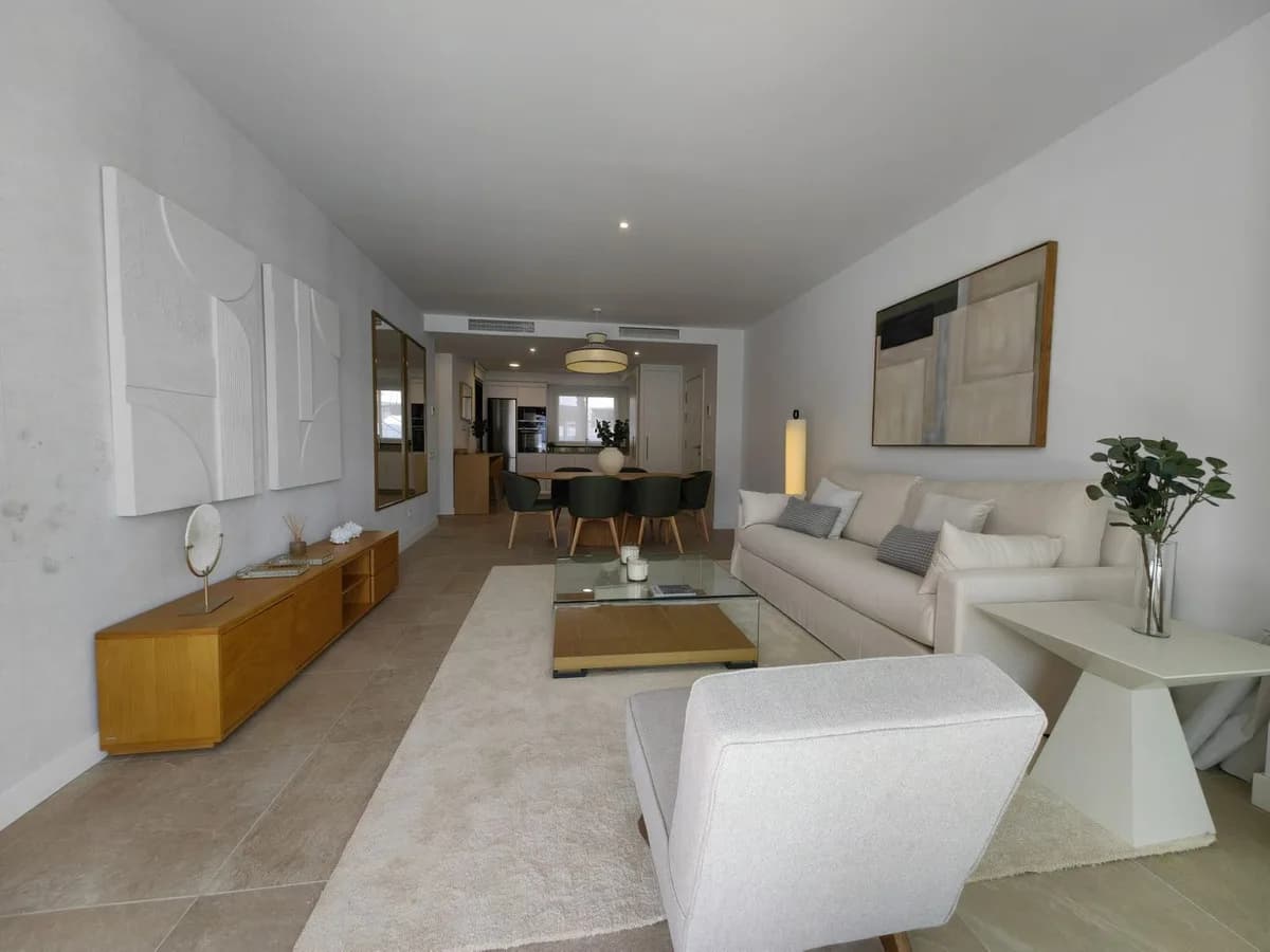 4 Bedroom Ground Floor Apartment for Sale in Estepona, Málaga - Image 8