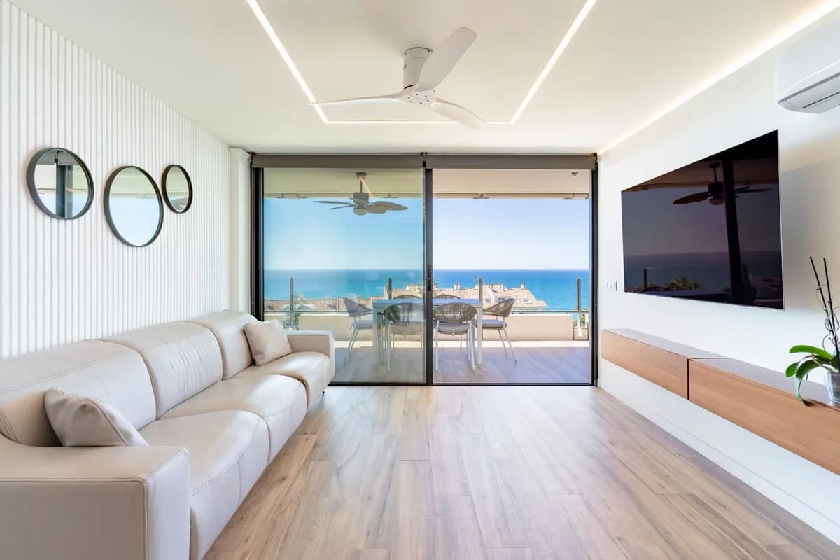 3 Bedroom Middle Floor Apartment for Sale in Marbella, Málaga - Image 7