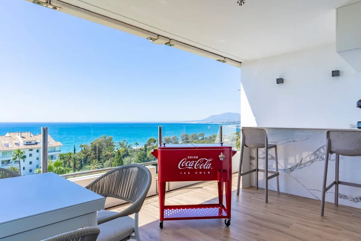 3 Bedroom Middle Floor Apartment for Sale in Marbella, Málaga - Image 8
