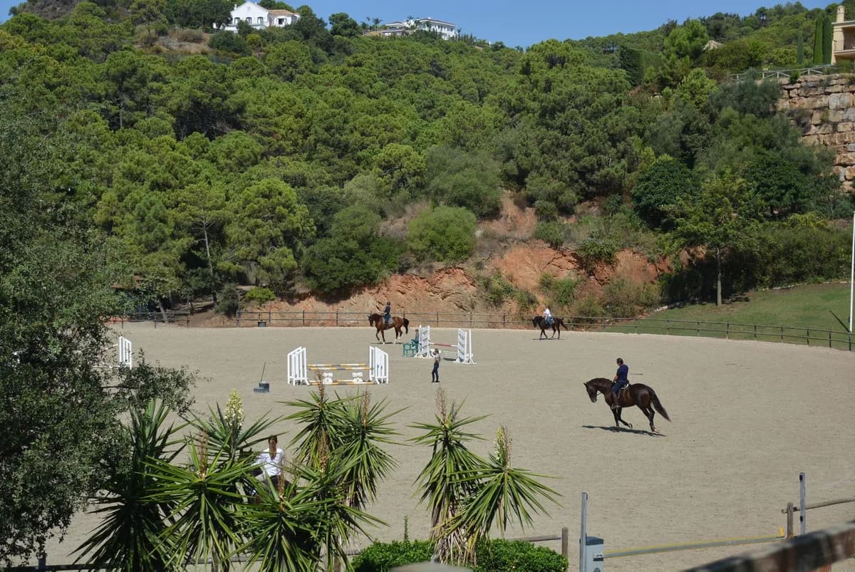 4 Bedroom Detached Villa for Sale in Benahavís, Málaga - Image 9