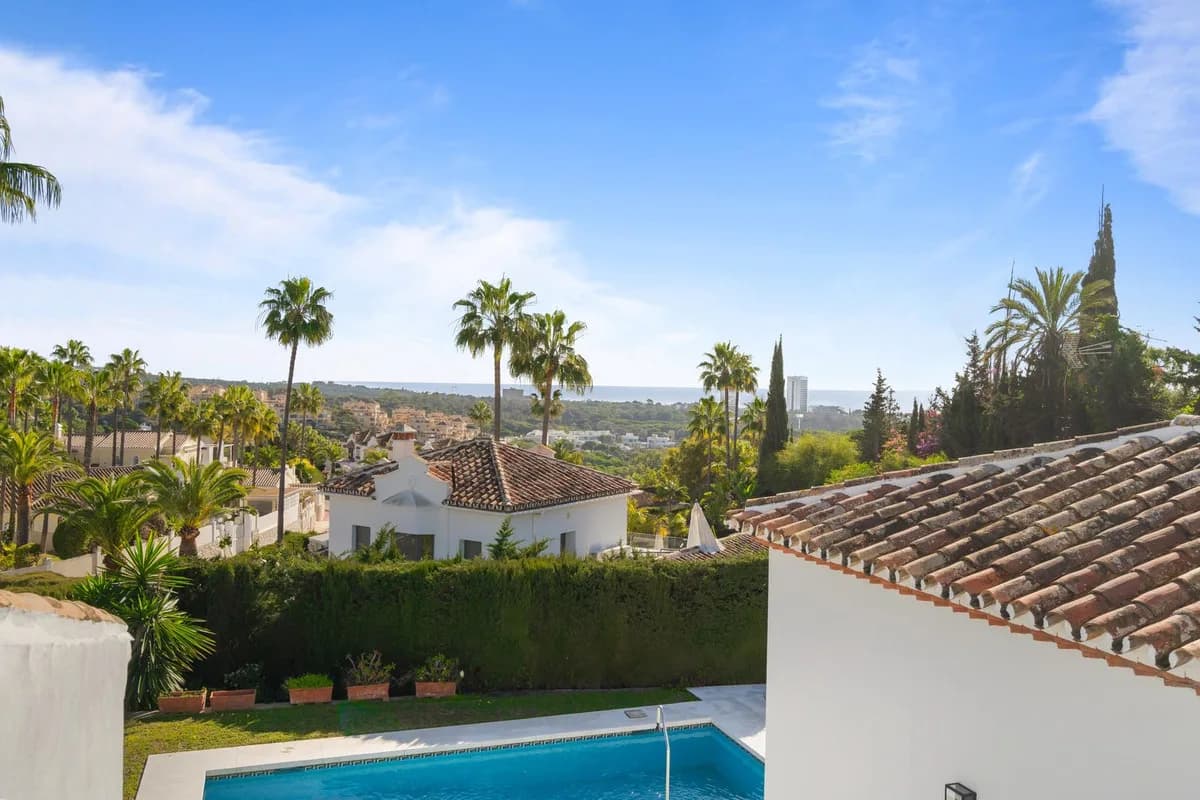 4 Bedroom Detached Villa for Sale in Elviria, Málaga - Image 2