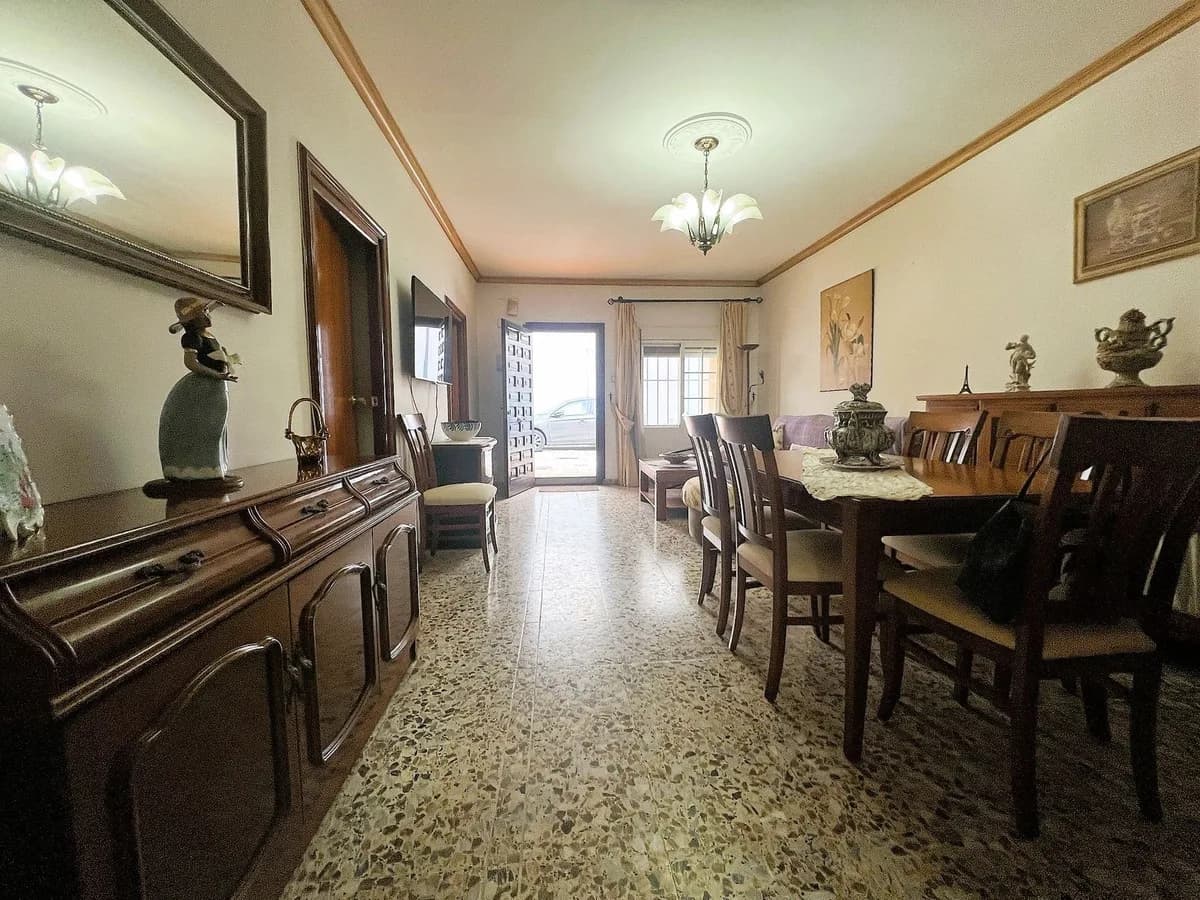 3 Bedroom Townhouse for Sale in Fuengirola, Málaga - Image 6