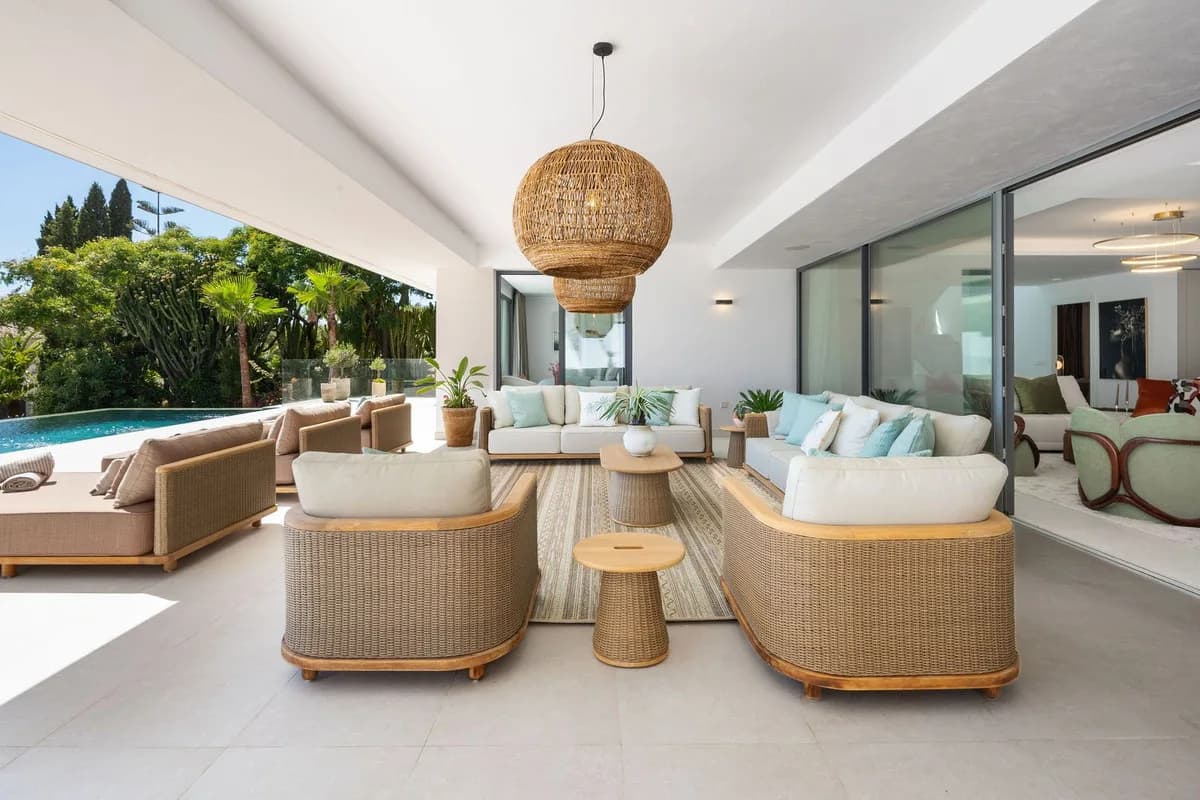 5 Bedroom Detached Villa for Sale in Elviria, Málaga - Image 5
