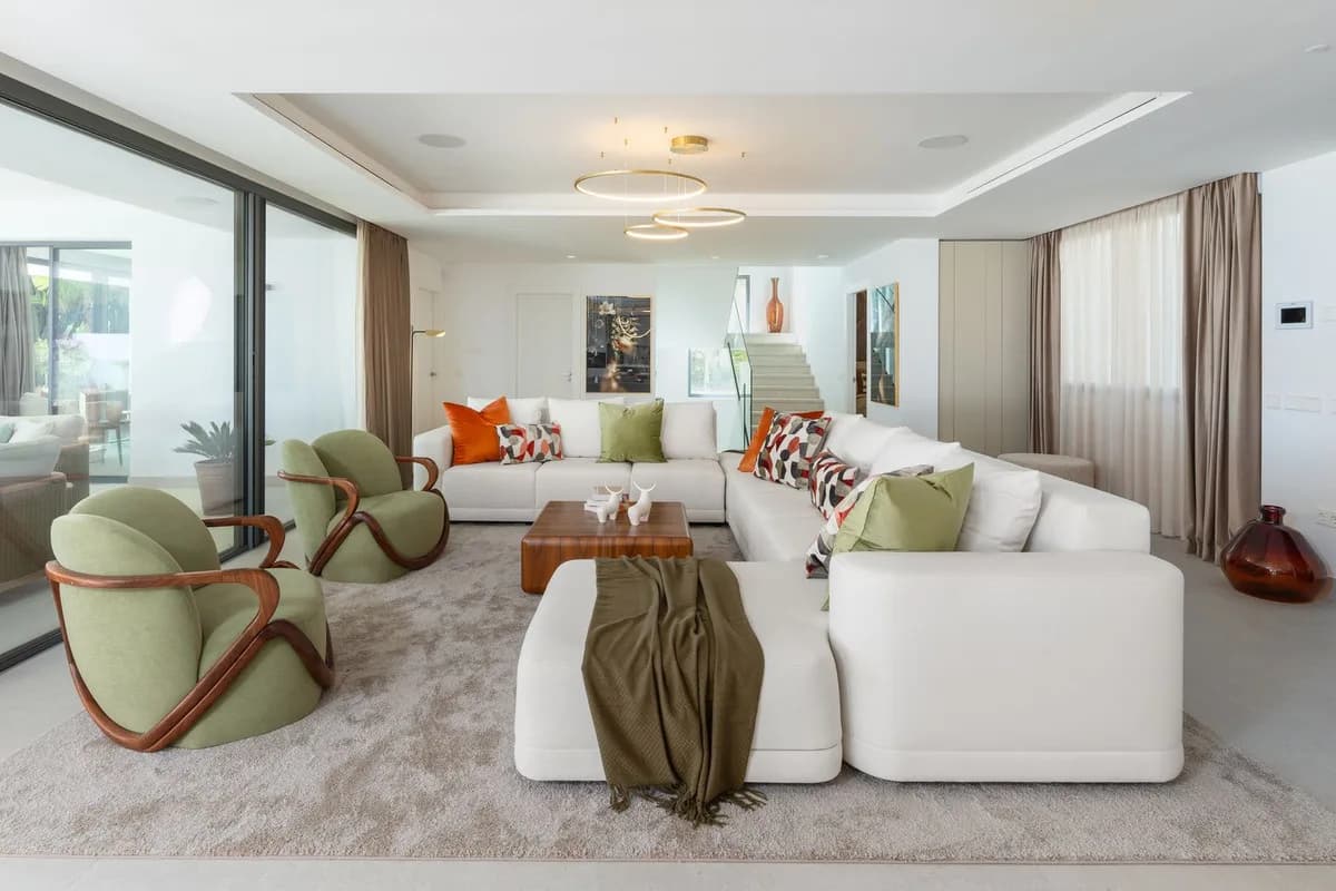 5 Bedroom Detached Villa for Sale in Elviria, Málaga - Image 6