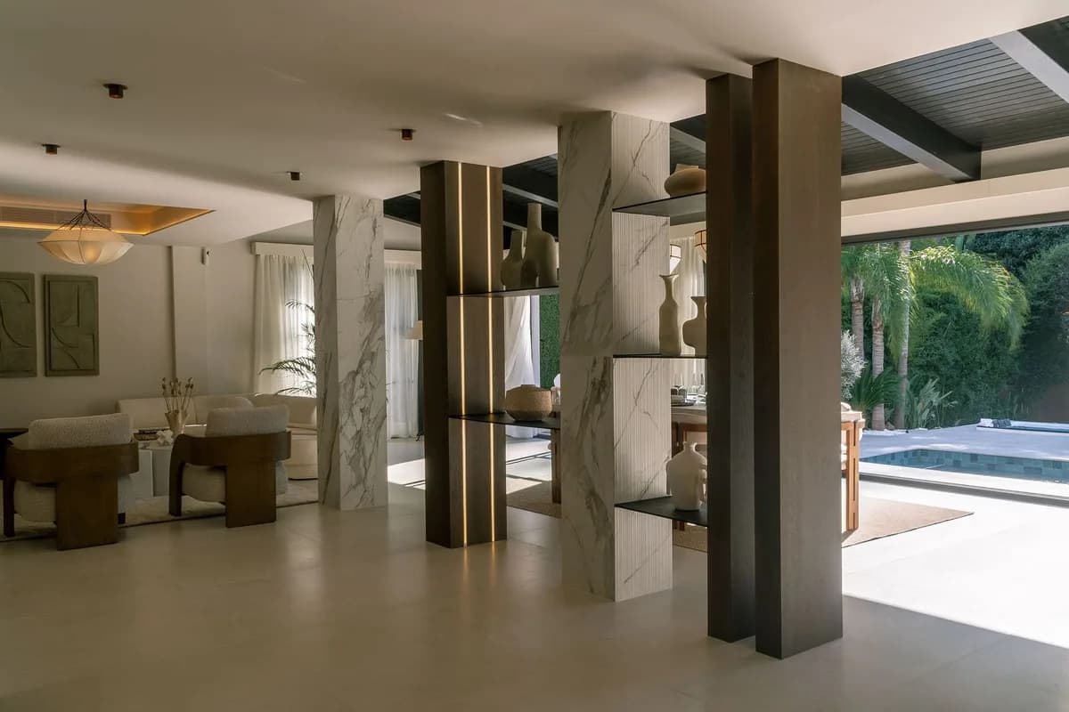 5 Bedroom Detached Villa for Sale in Nueva Andalucía, Málaga - Image 3