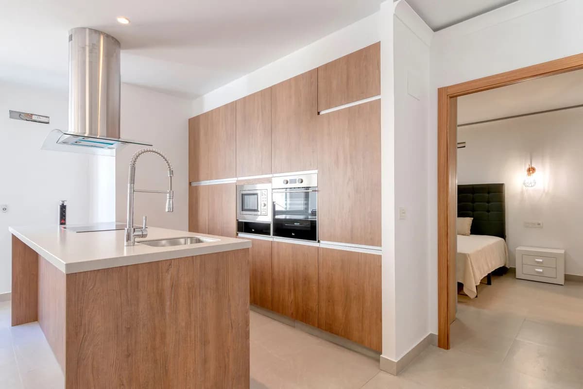 3 Bedroom Middle Floor Apartment for Sale in Puerto Banús, Málaga - Image 5