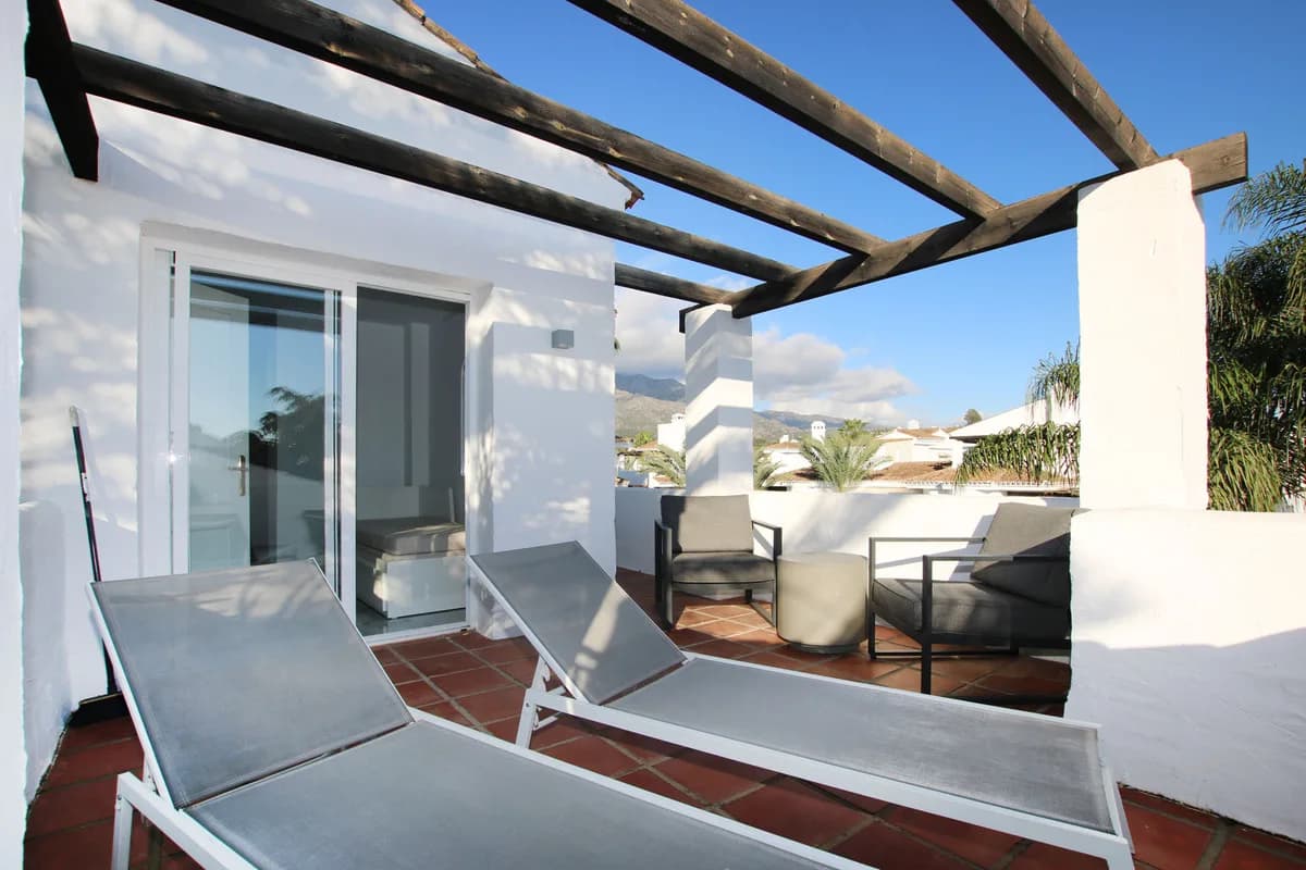 3 Bedroom Penthouse Duplex for Sale in Nueva Andalucía, Málaga - Image 4