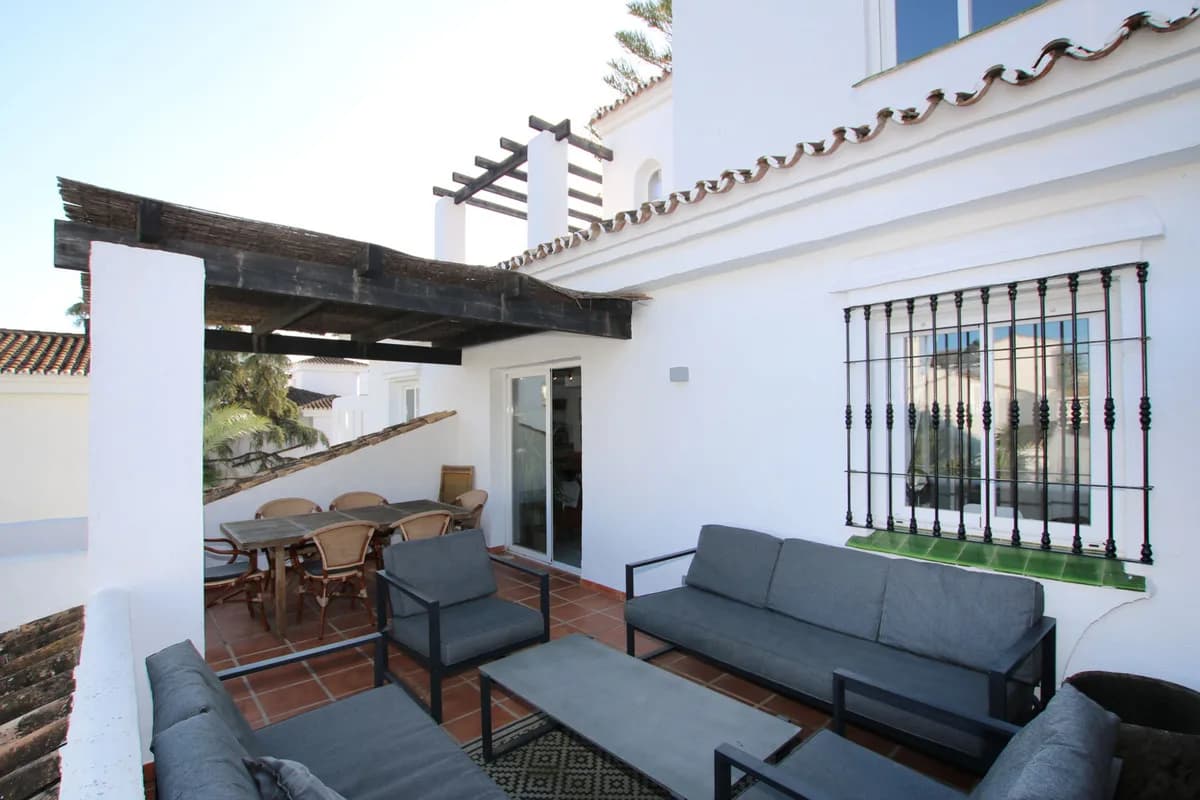 3 Bedroom Penthouse Duplex for Sale in Nueva Andalucía, Málaga - Image 7