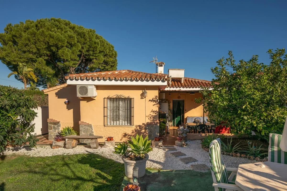 3 Bedroom Bungalow for Sale in Alhaurín el Grande, Málaga - Image 2