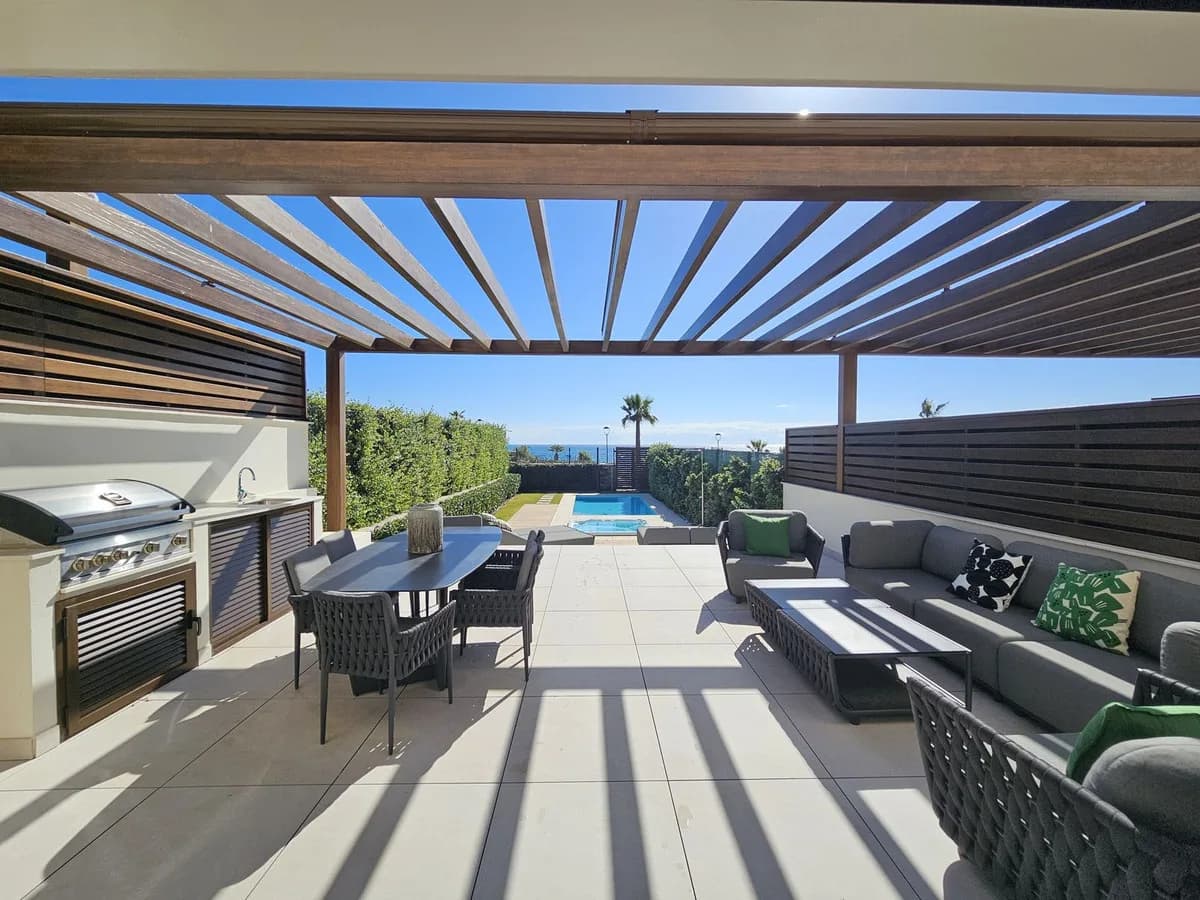 4 Bedroom Townhouse for Sale in New Golden Mile, Málaga - Image 2
