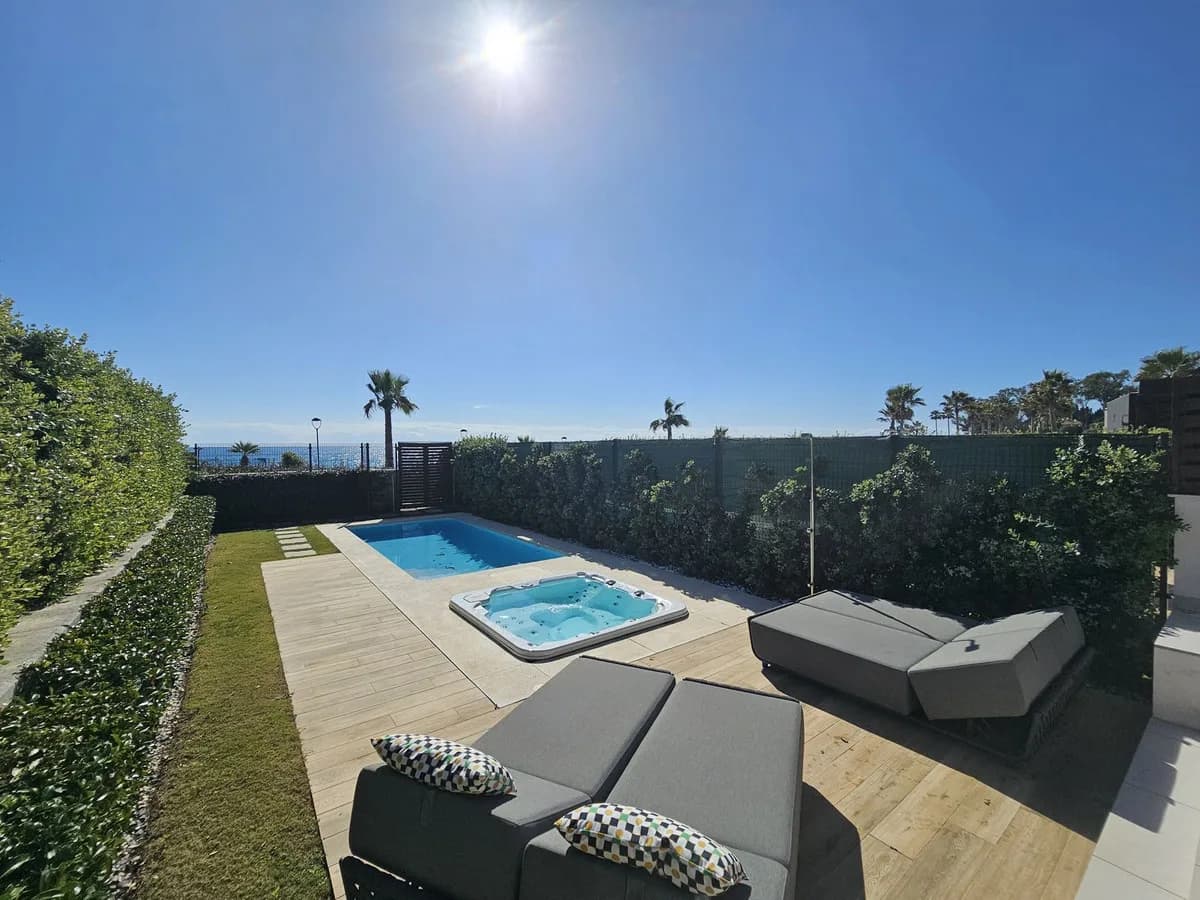 4 Bedroom Townhouse for Sale in New Golden Mile, Málaga - Image 3