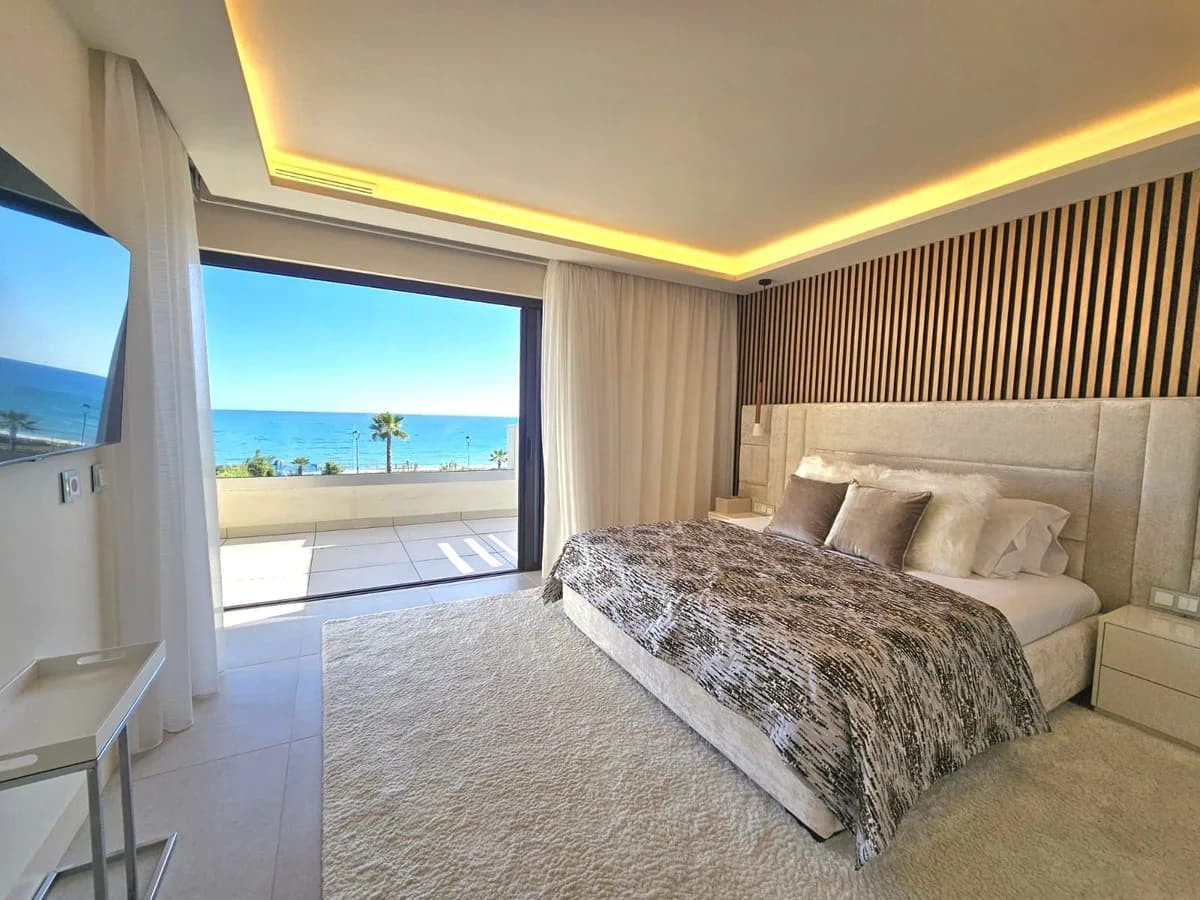 4 Bedroom Townhouse for Sale in New Golden Mile, Málaga - Image 4