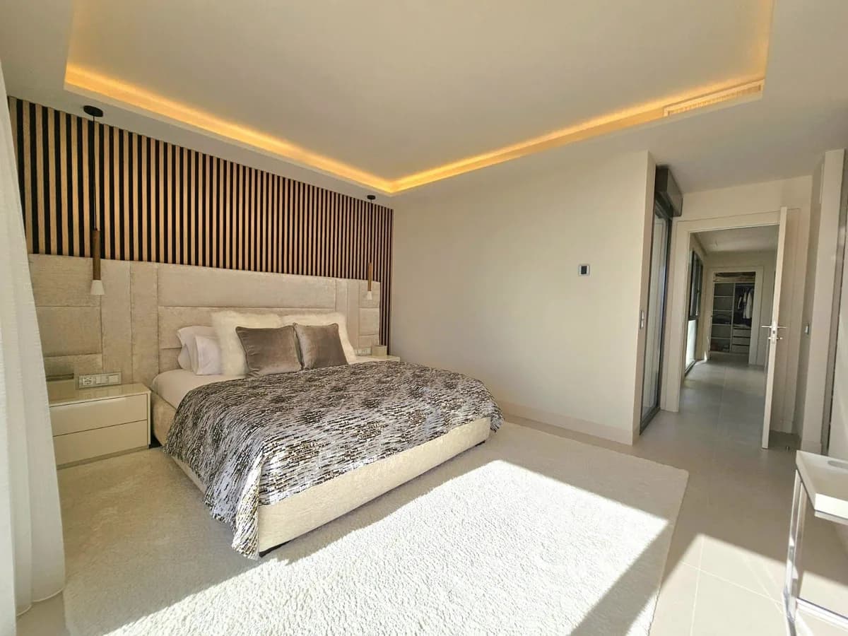4 Bedroom Townhouse for Sale in New Golden Mile, Málaga - Image 5