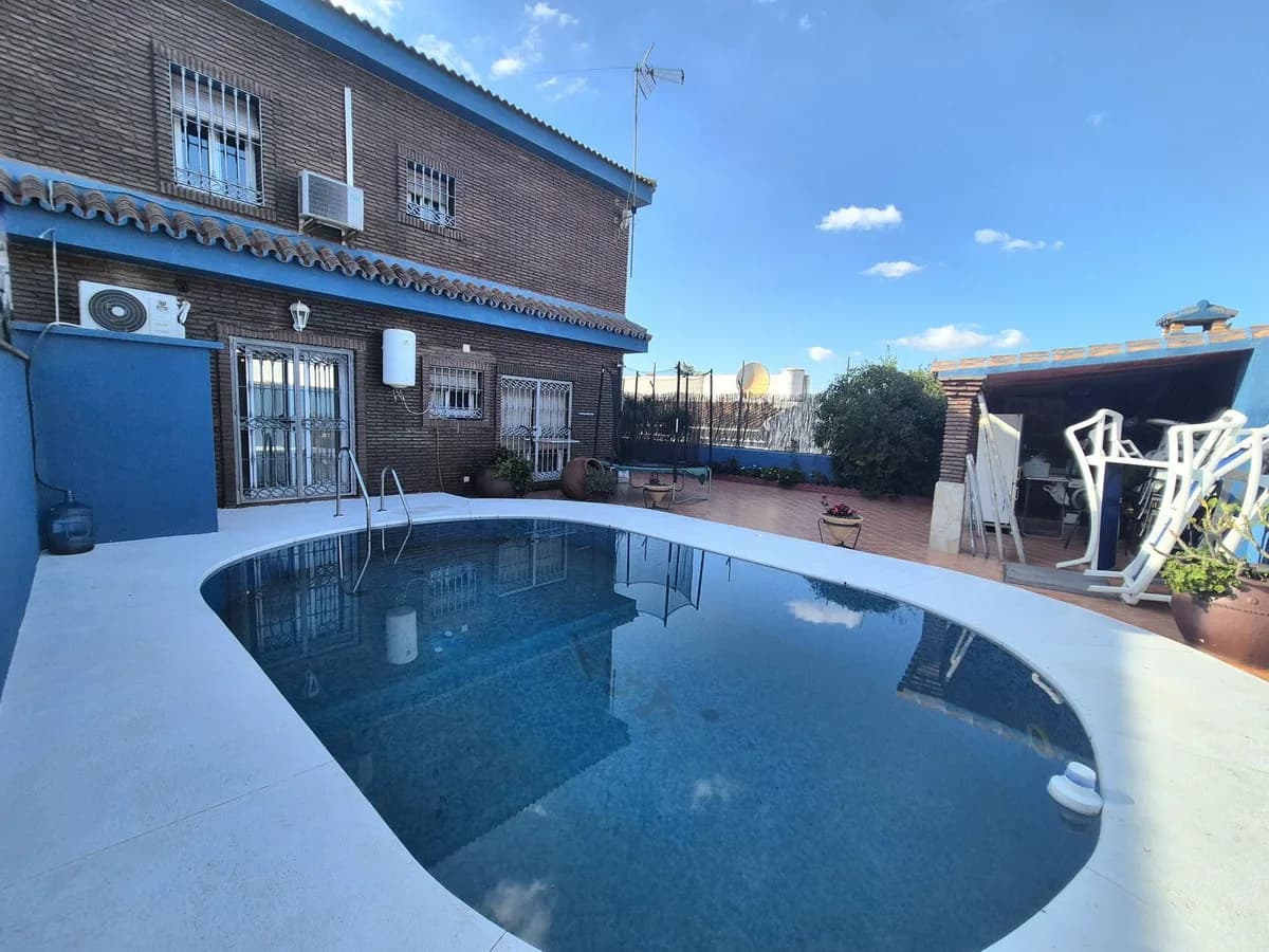 4 Bedroom Semi-Detached House for Sale in Alhaurín el Grande, Málaga - Image 2