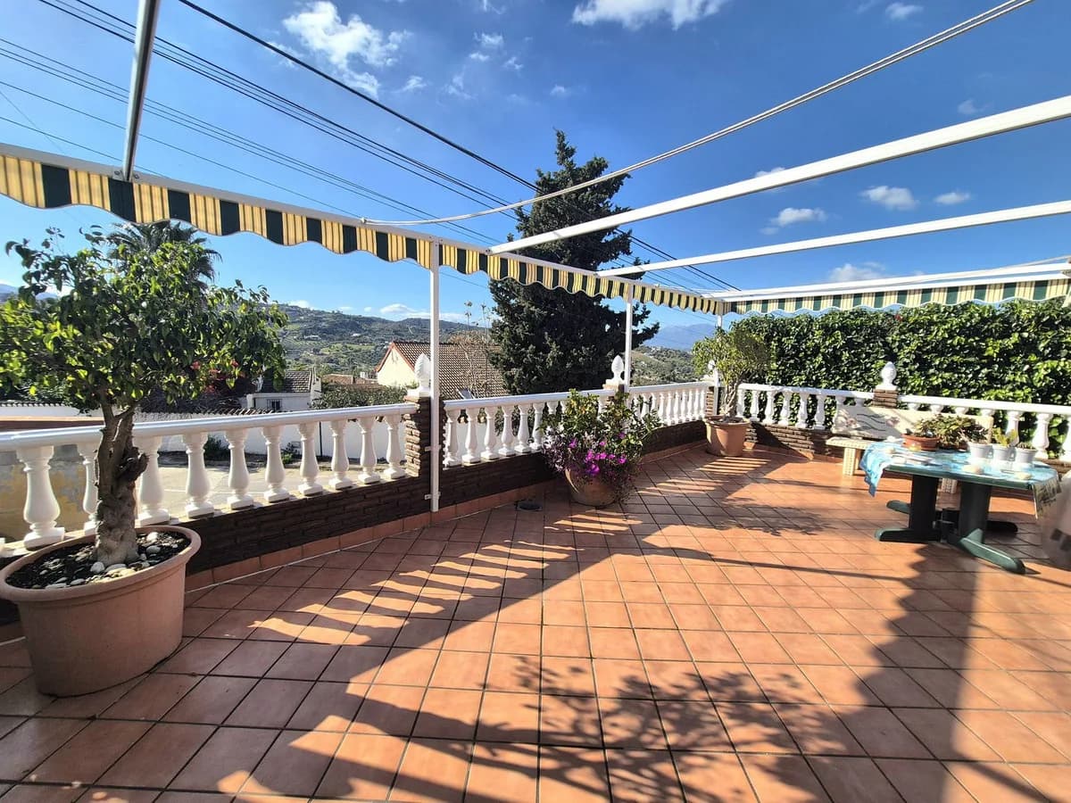 4 Bedroom Semi-Detached House for Sale in Alhaurín el Grande, Málaga - Image 4