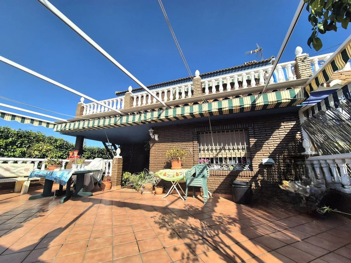 4 Bedroom Semi-Detached House for Sale in Alhaurín el Grande, Málaga - Image 5