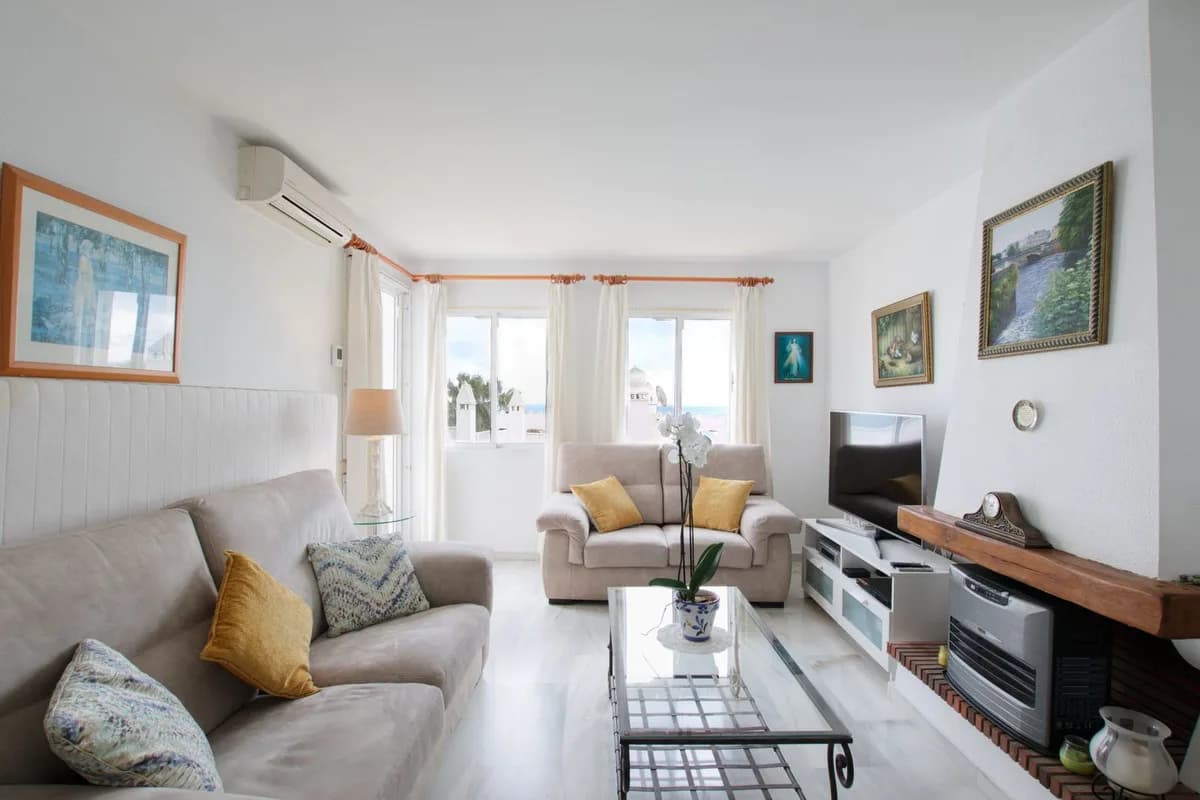 2 Bedroom Penthouse for Sale in Calahonda, Málaga - Image 2