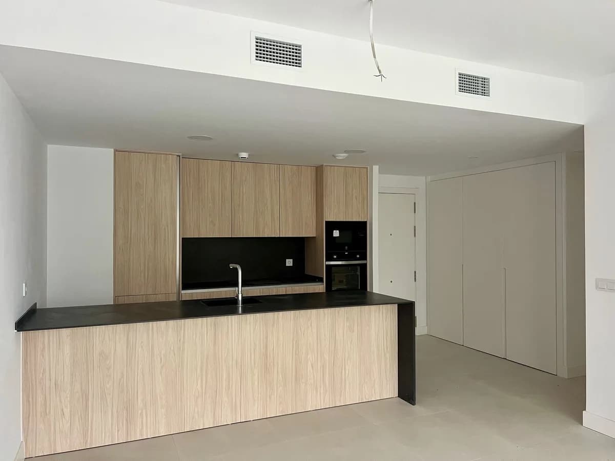 2 Bedroom Middle Floor Apartment for Sale in Fuengirola, Málaga - Image 3