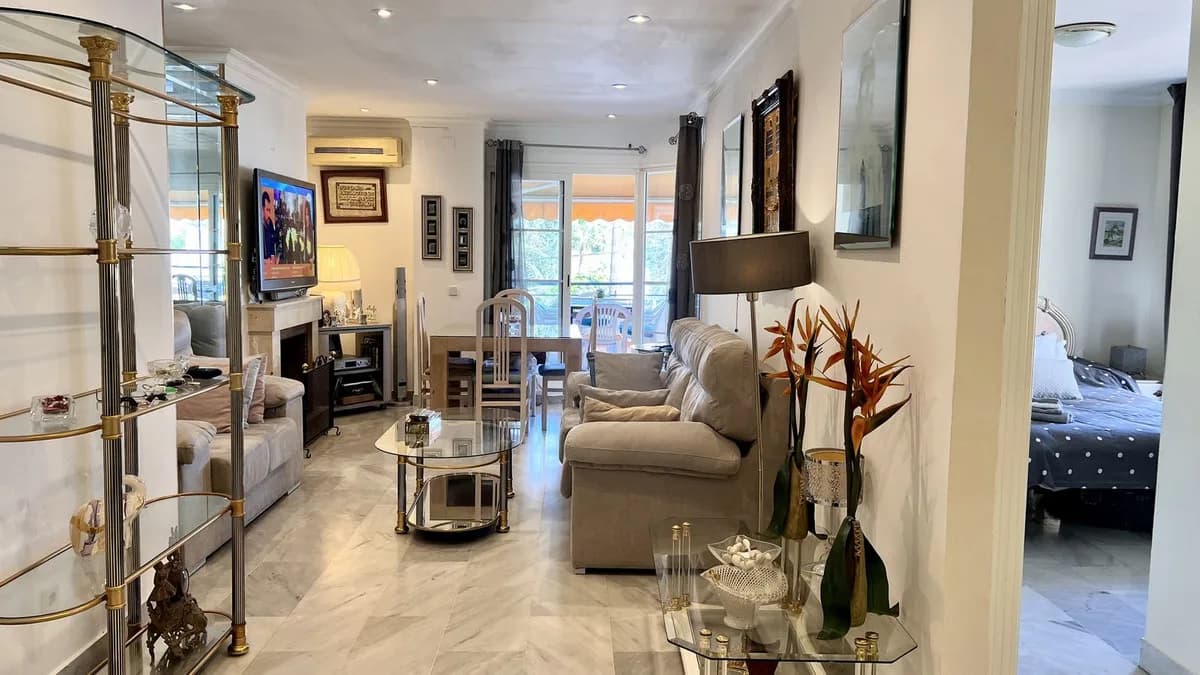 3 Bedroom Duplex for Sale in Nueva Andalucía, Málaga - Image 9