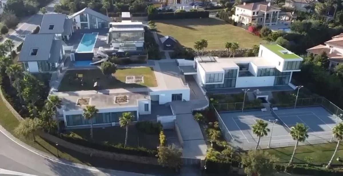 18 Bedroom Detached Villa for Sale in Sotogrande, Cádiz