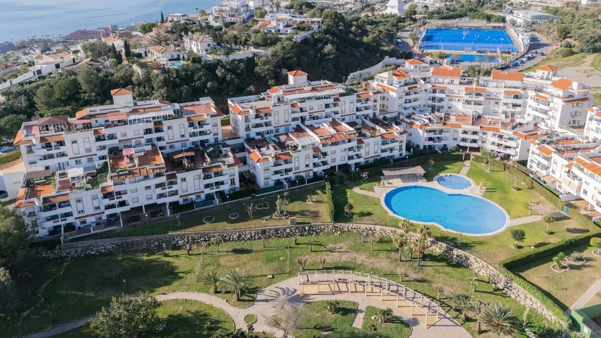 3 Bedroom Penthouse for Sale in Benalmadena, Málaga - Image 2