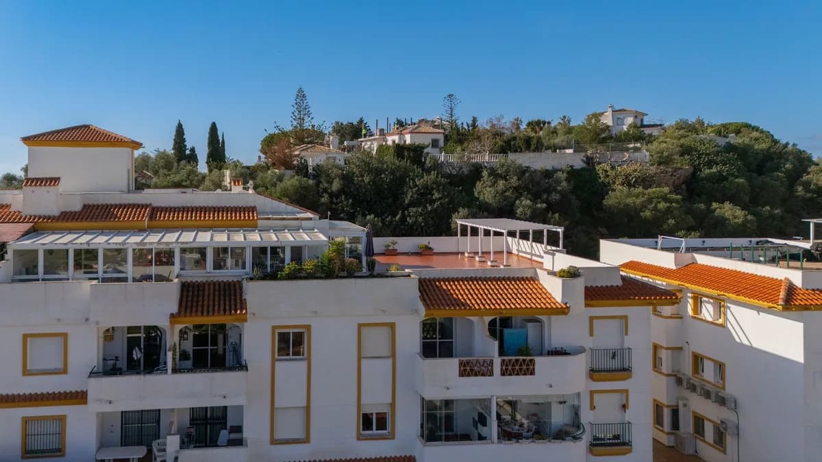3 Bedroom Penthouse for Sale in Benalmadena, Málaga - Image 5