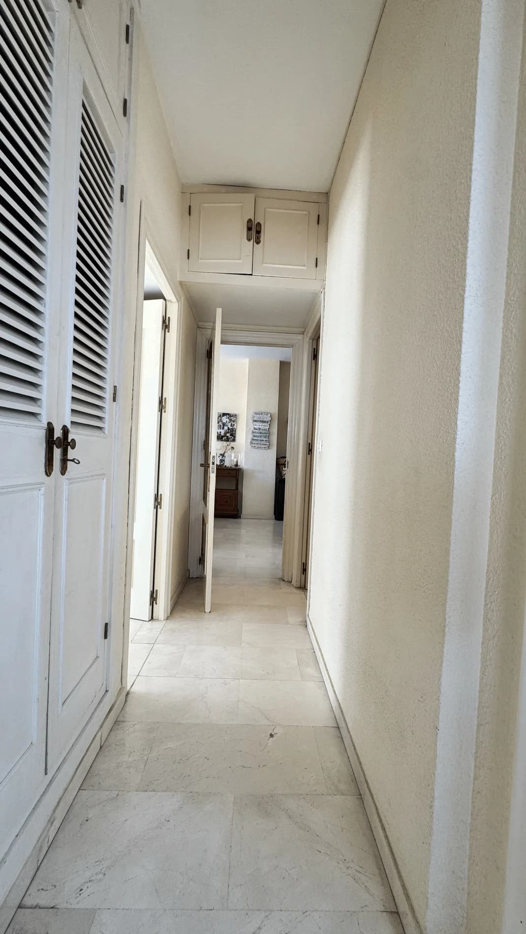 3 Bedroom Middle Floor Apartment for Sale in Fuengirola, Málaga - Image 4