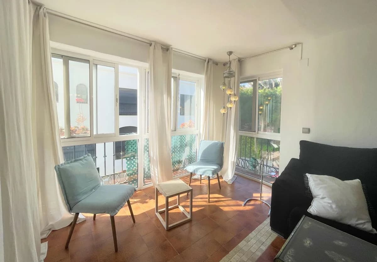 2 Bedroom Middle Floor Apartment for Sale in La Duquesa, Málaga